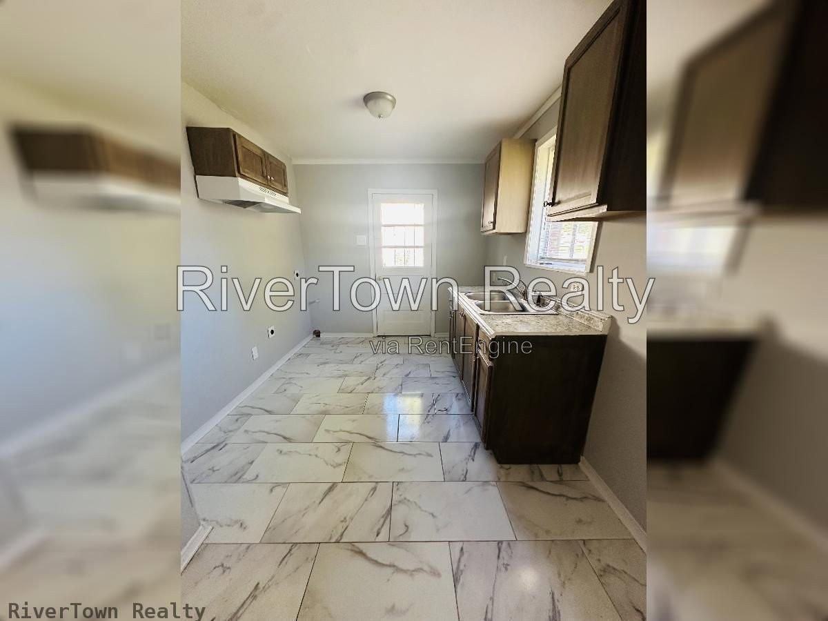 2813 Brewer Ave - Photo 2 of 6