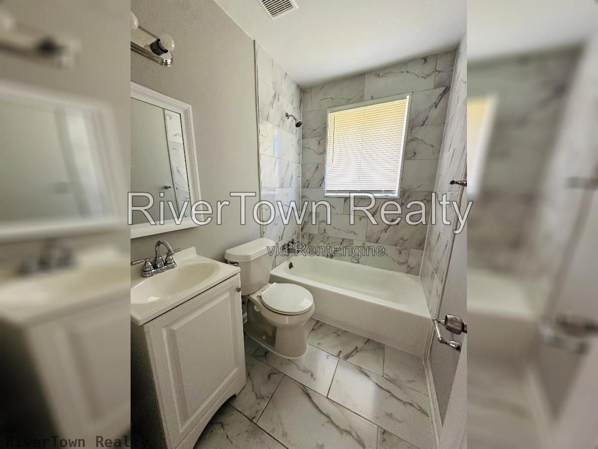2813 Brewer Ave - Photo 3 of 6