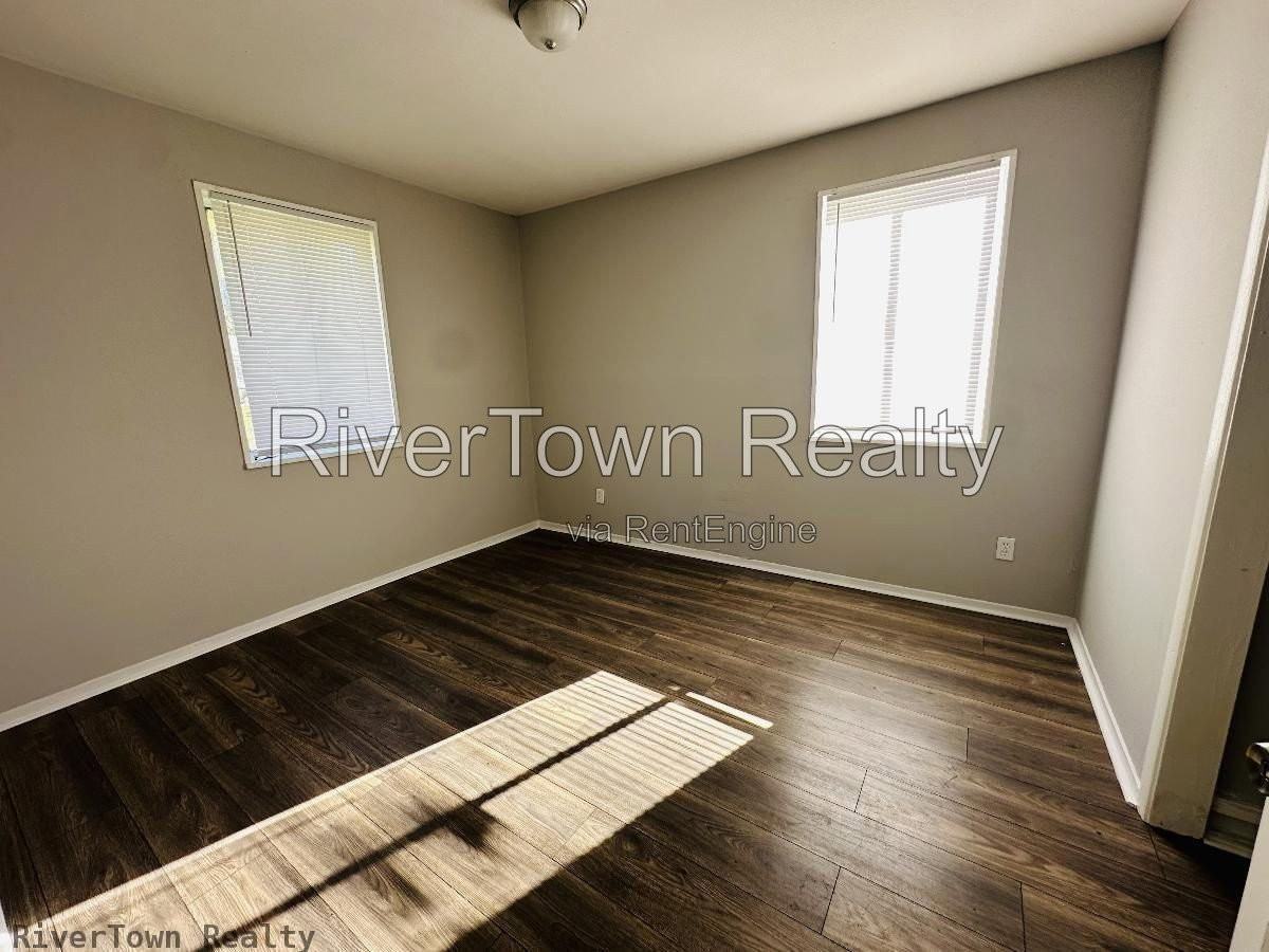 2813 Brewer Ave - Photo 4 of 6