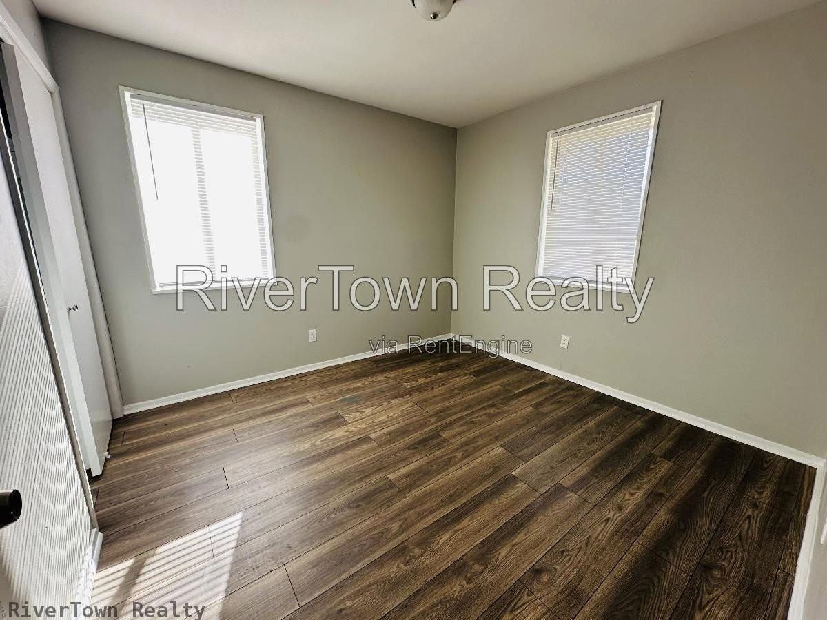 2813 Brewer Ave - Photo 5 of 6
