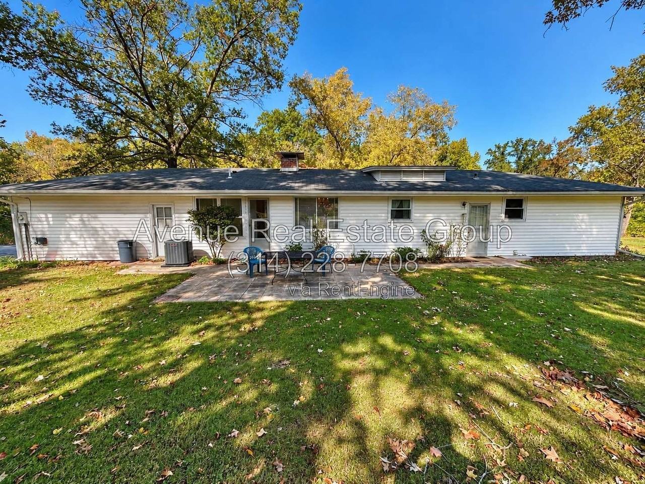10056 Briarwood Dr - Photo 2 of 13
