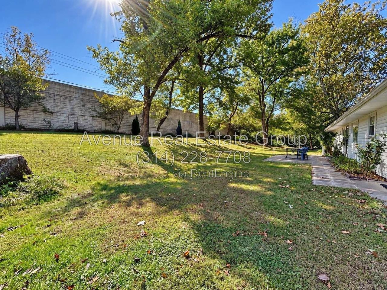10056 Briarwood Dr - Photo 3 of 13