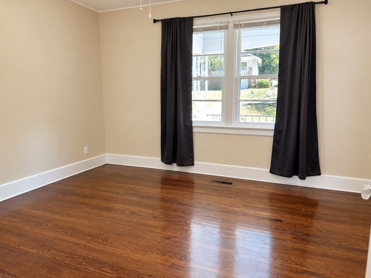 3719 Lamar Ave - Photo 6 of 11