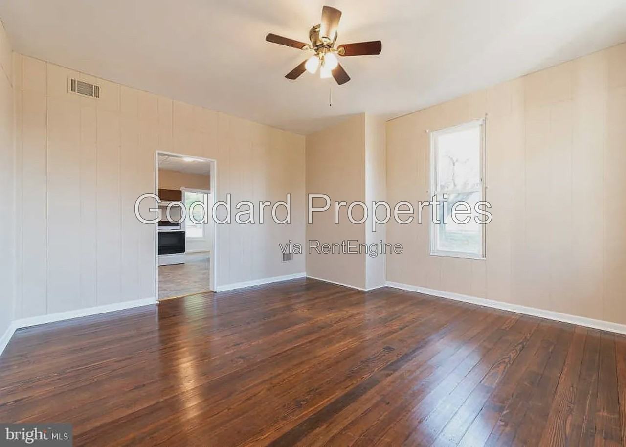 130 W Baltimore St - Photo 7 of 24