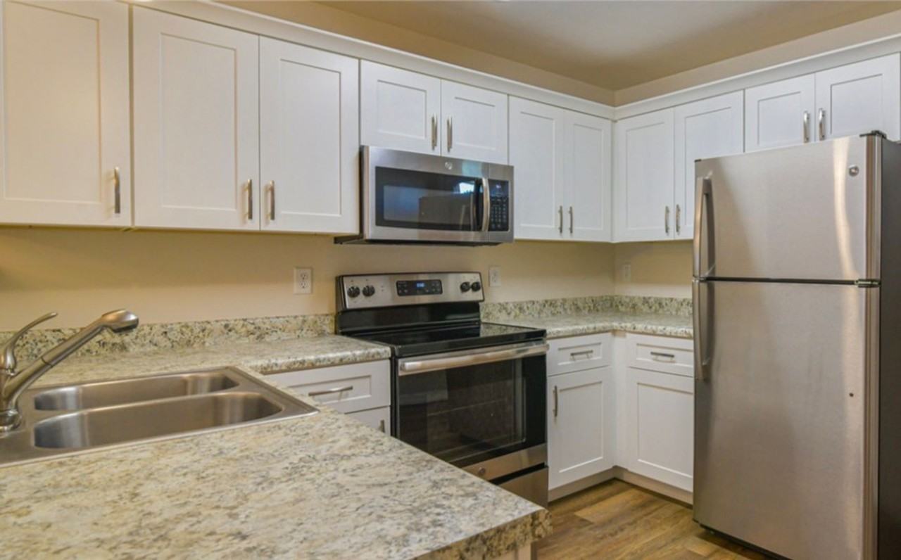 470 Serenity Ct - Photo 3 of 12