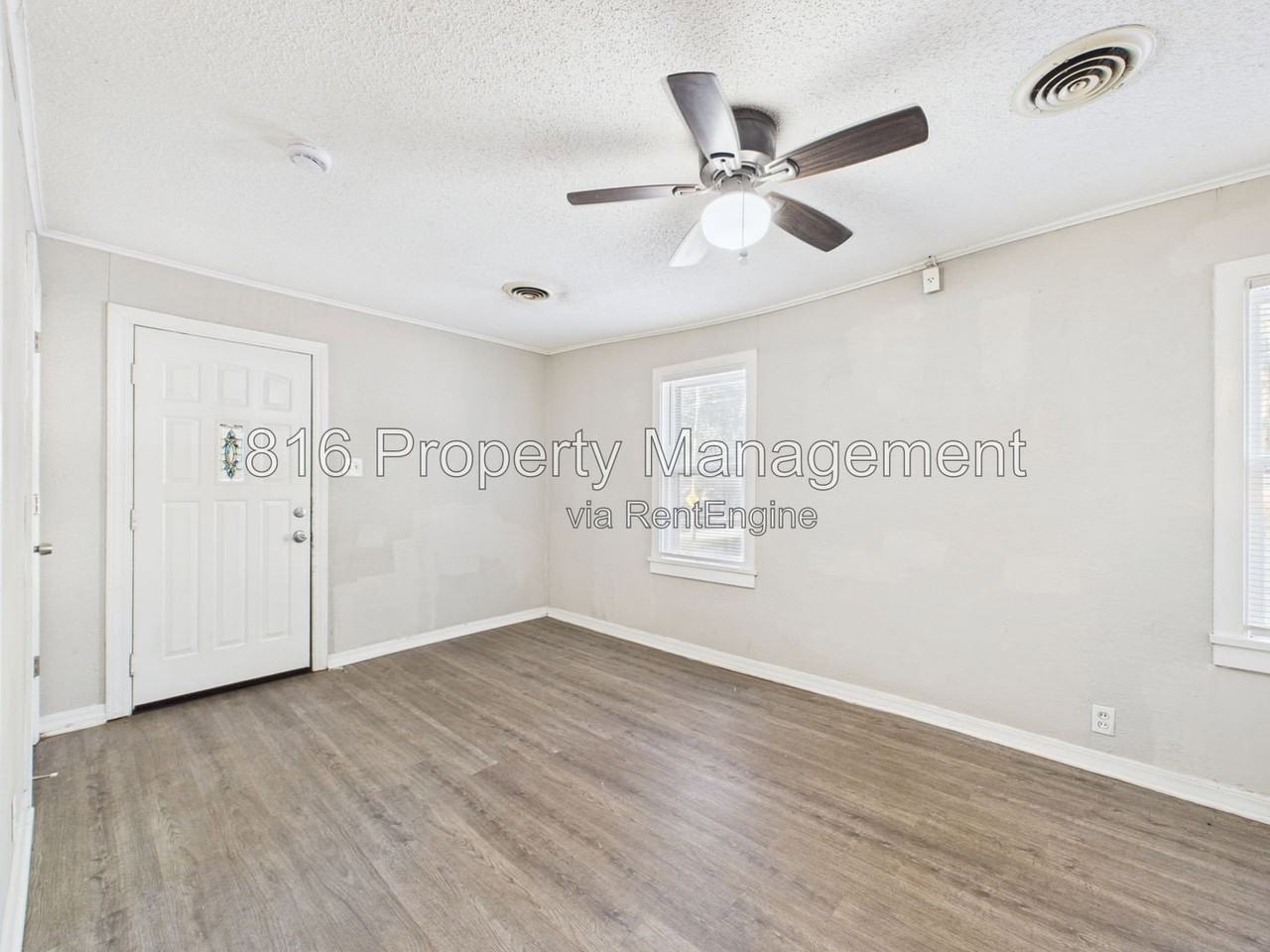 1901 S Ash Ave - Photo 2 of 22