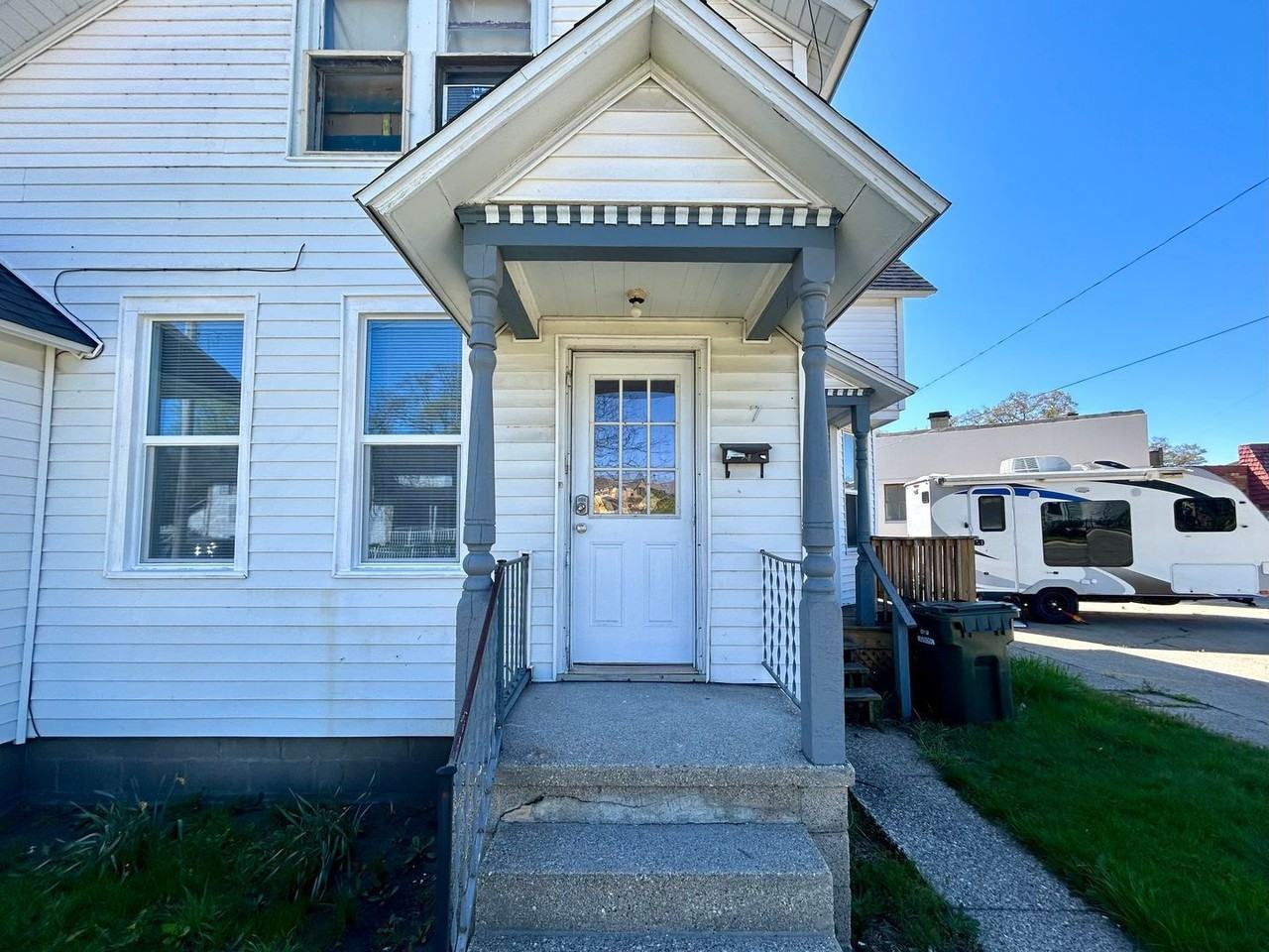 7 E Isabella Ave - Photo 2 of 10