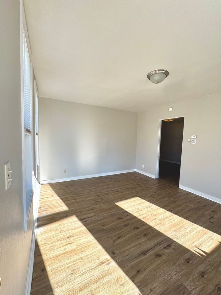 7 E Isabella Ave - Photo 3 of 10
