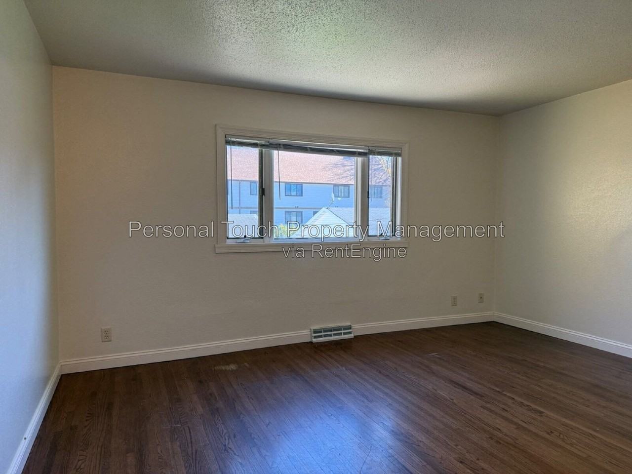 737 Oak St N - Photo 2 of 30