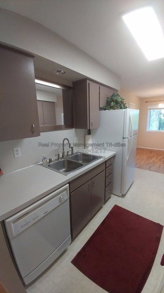 1604 W 7th Pl - Photo 3 of 15