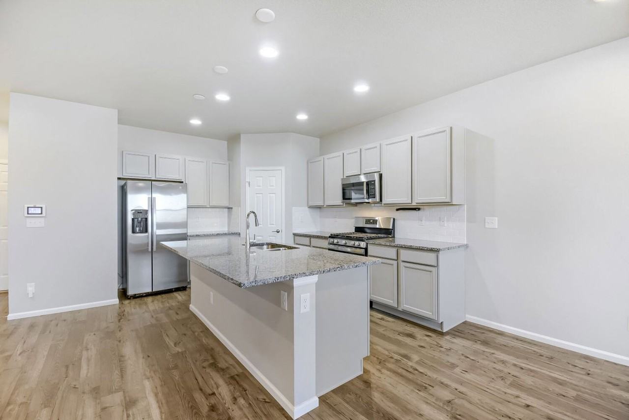 6681 N Ceylon St - Photo 4 of 12