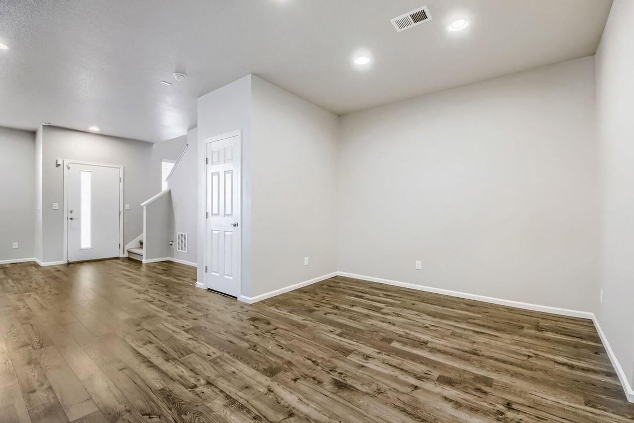 6681 N Ceylon St - Photo 5 of 12