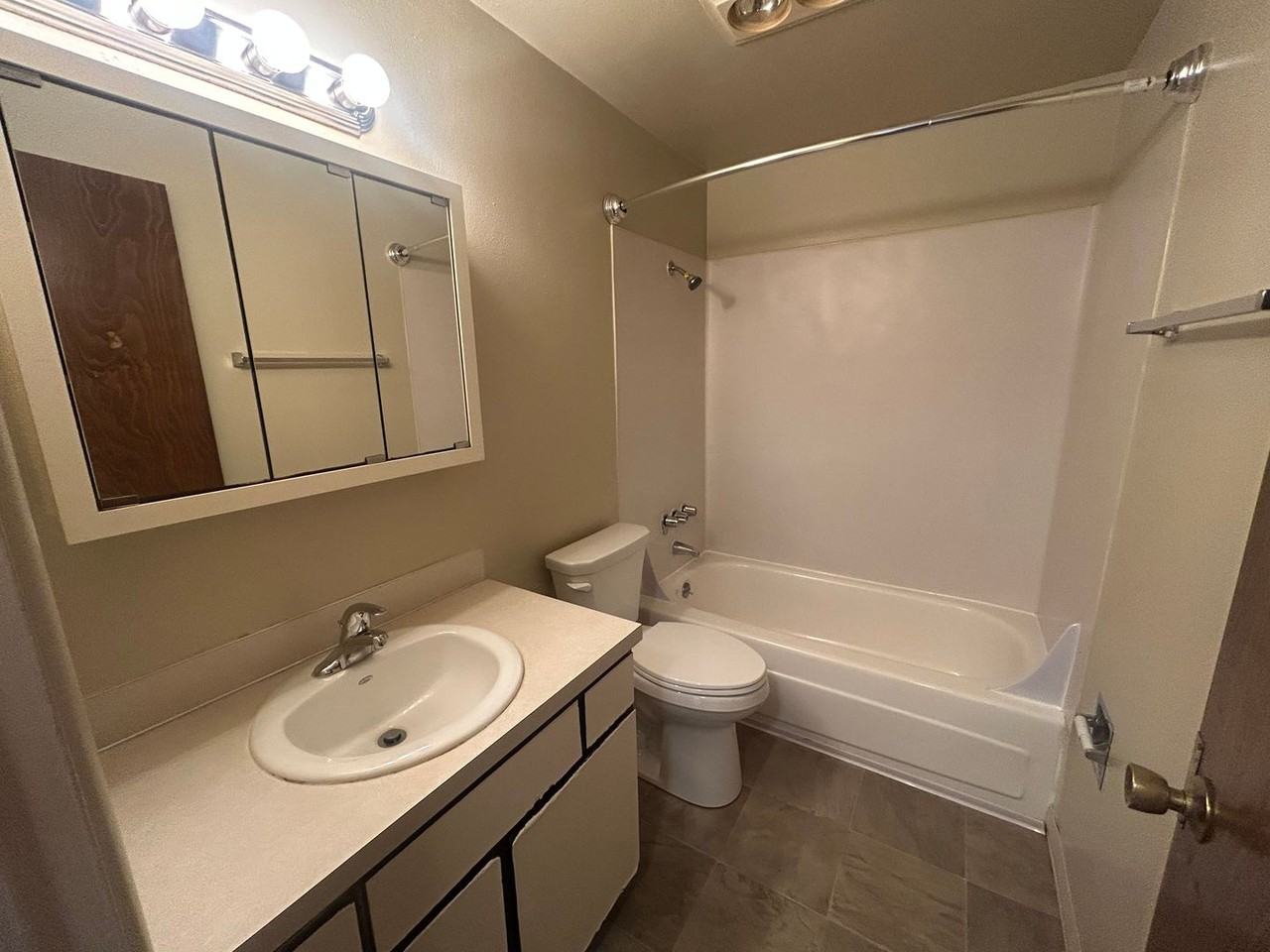 1245 W 7th Aly #16 - Photo 7 of 9