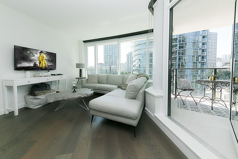 68 Smithe St - Photo 4 of 25