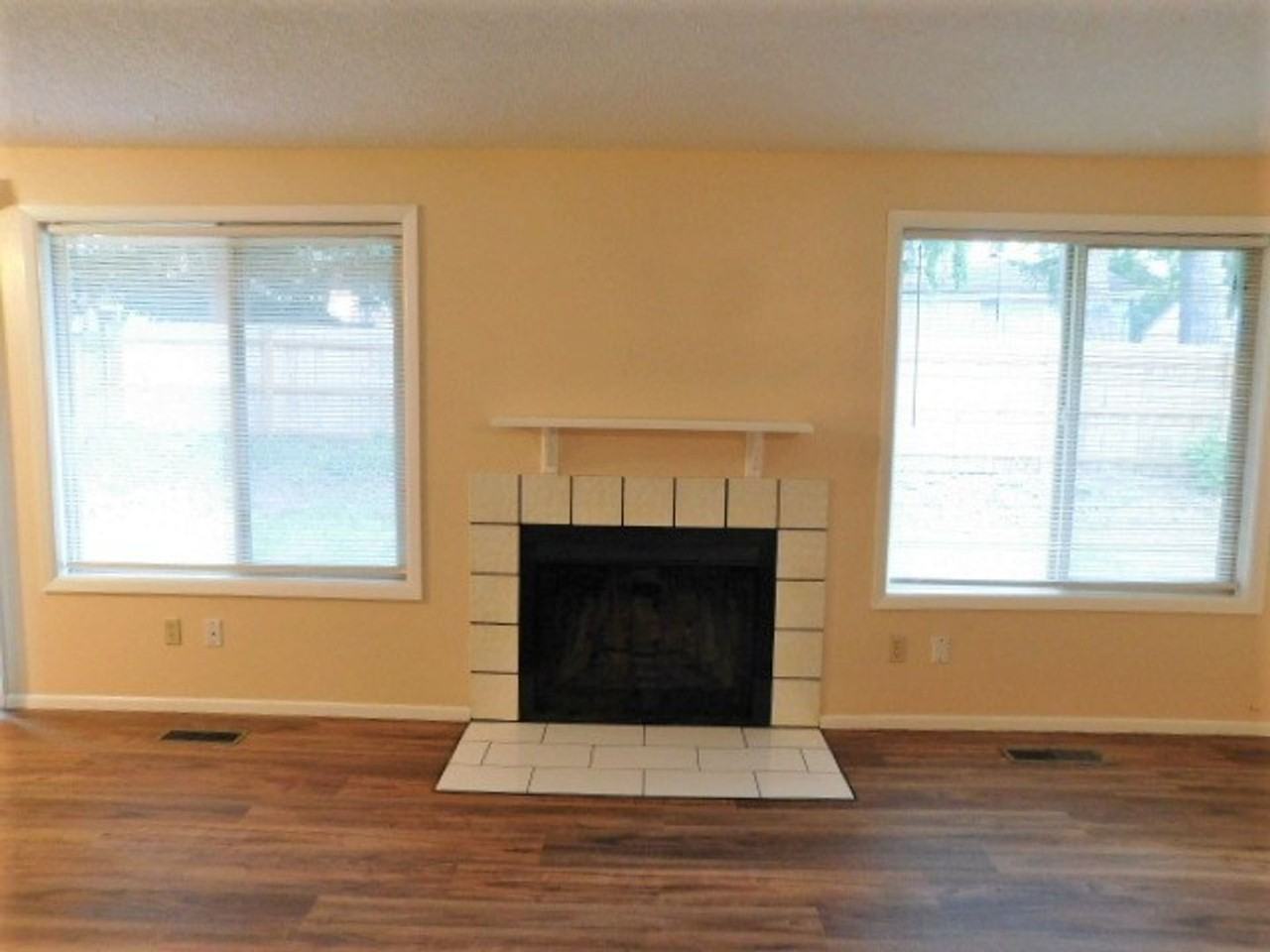 5127 Sprice Ct Se - Photo 4 of 33