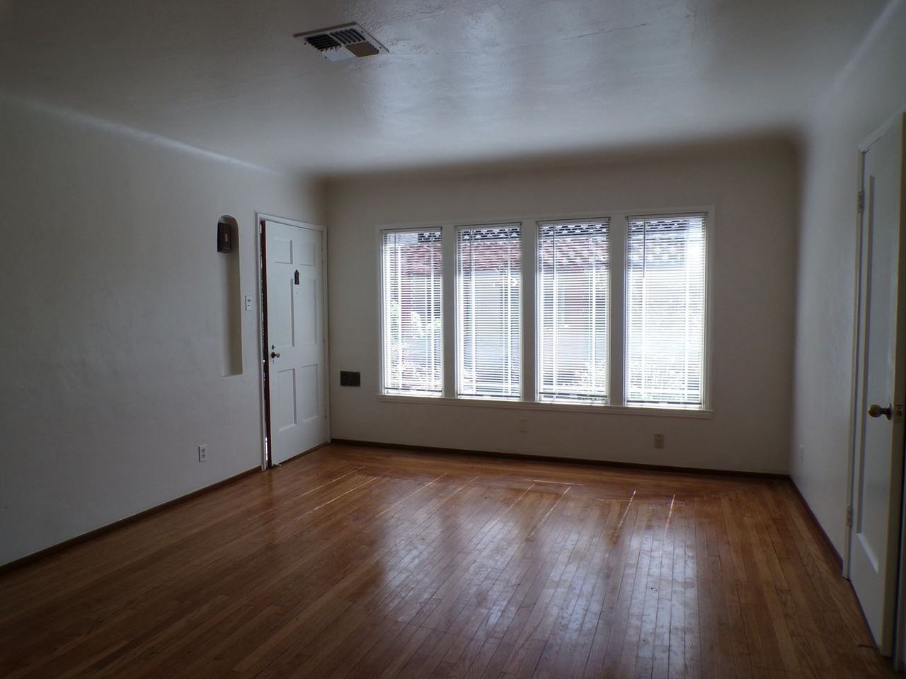 527 Orange Ave - Photo 5 of 17