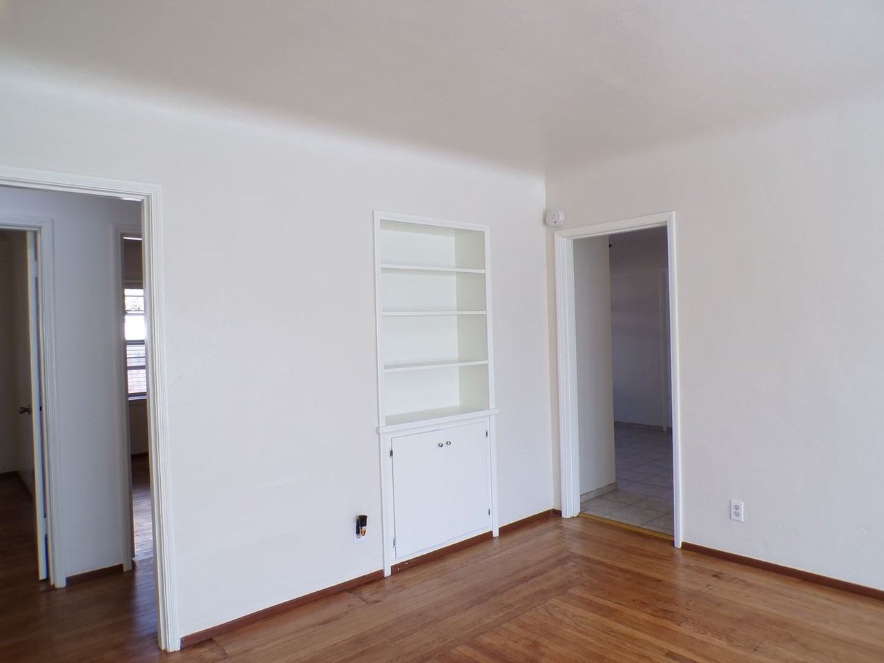 527 Orange Ave - Photo 6 of 17