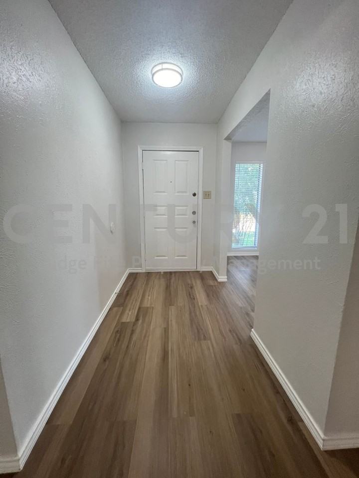 4517 Boston Dr - Photo 3 of 35