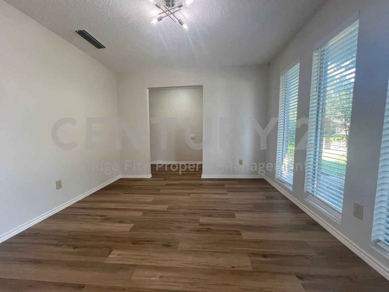 4517 Boston Dr - Photo 5 of 35