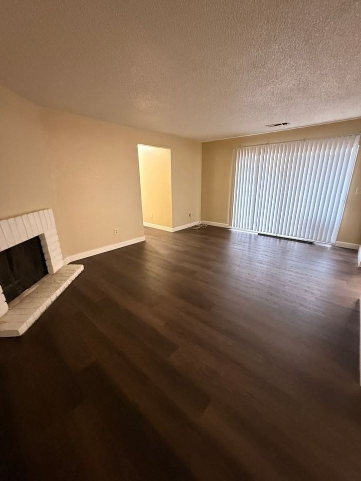 1001 Whitemarsh Way - Photo 3 of 27