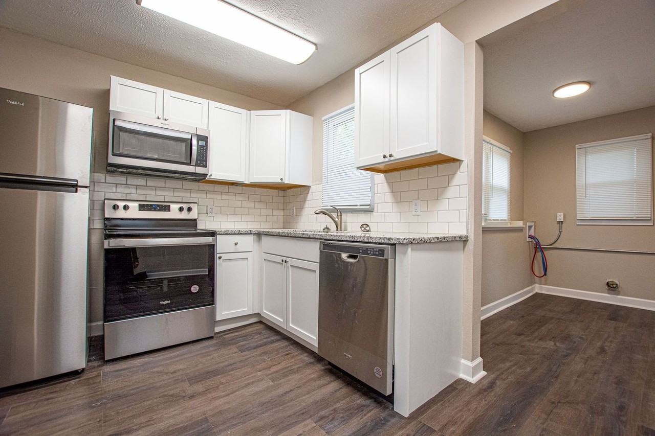 5005 S 42nd St - Photo 2 of 15