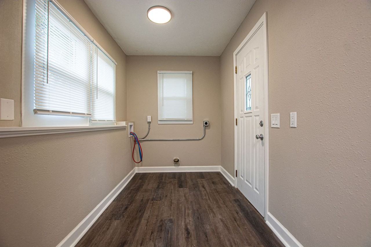 5005 S 42nd St - Photo 6 of 15