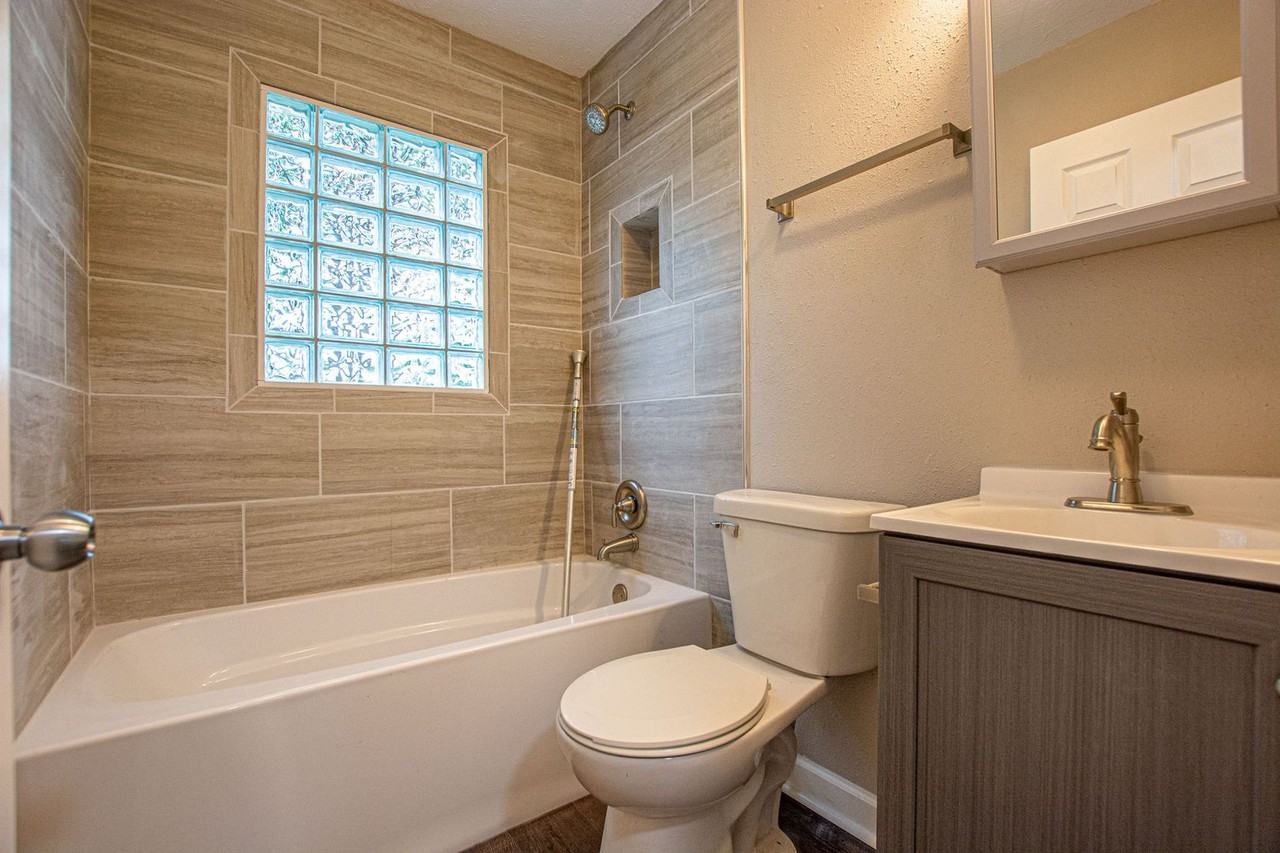 5005 S 42nd St - Photo 7 of 15