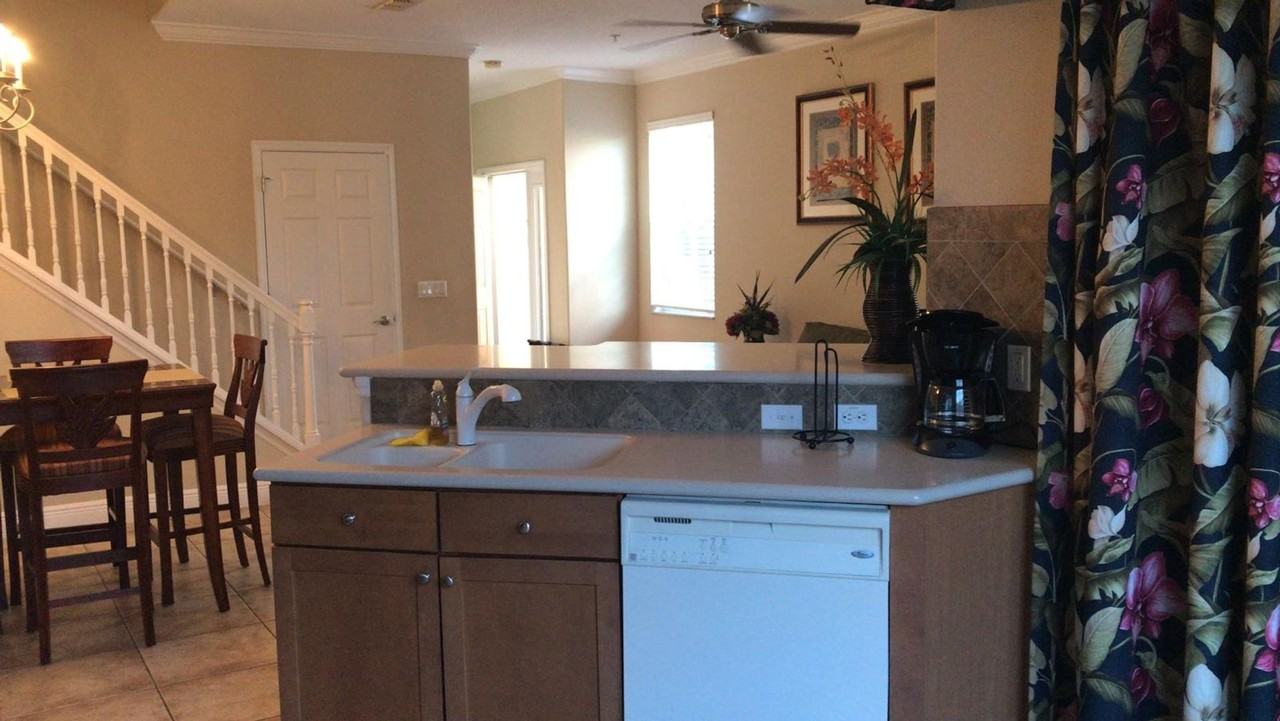 823 Assembly Ct - Photo 2 of 21
