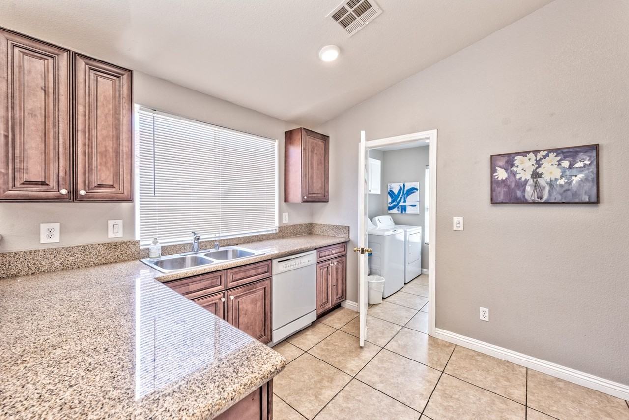 2146 Sunset Vista Ave - Photo 4 of 16