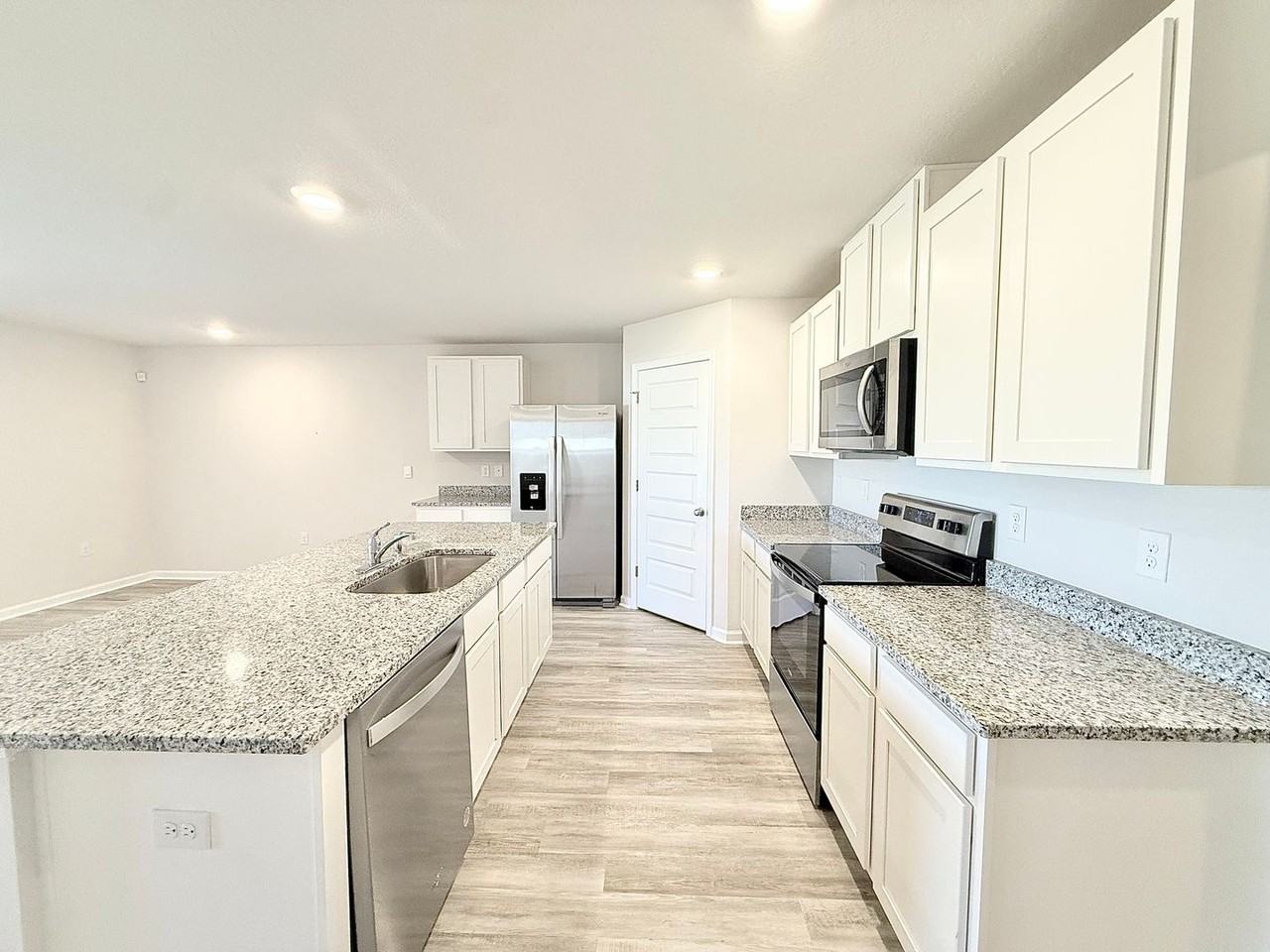 5487 Silverbell Dr - Photo 6 of 17