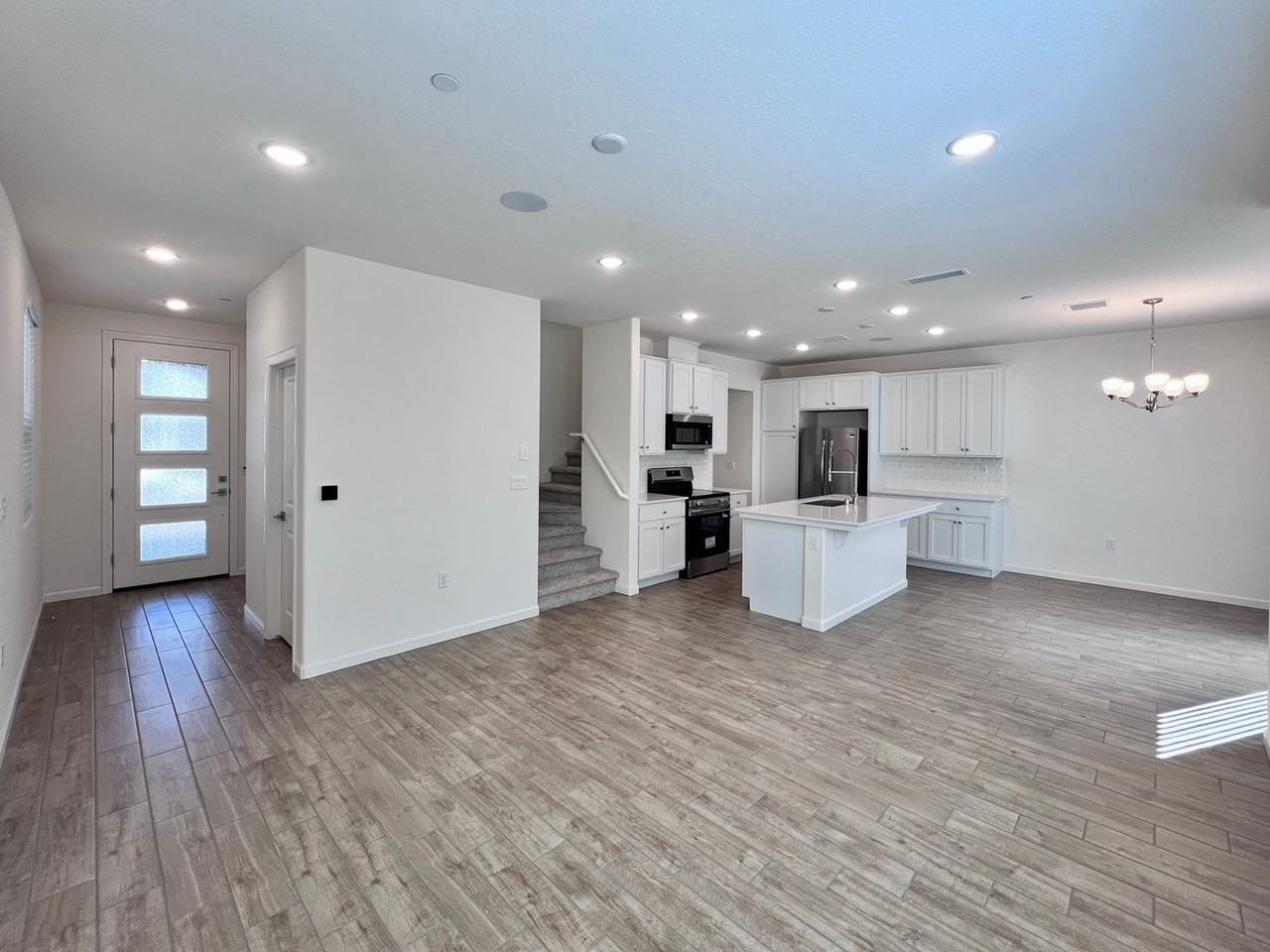 1526 Woodhill Ln - Photo 4 of 23
