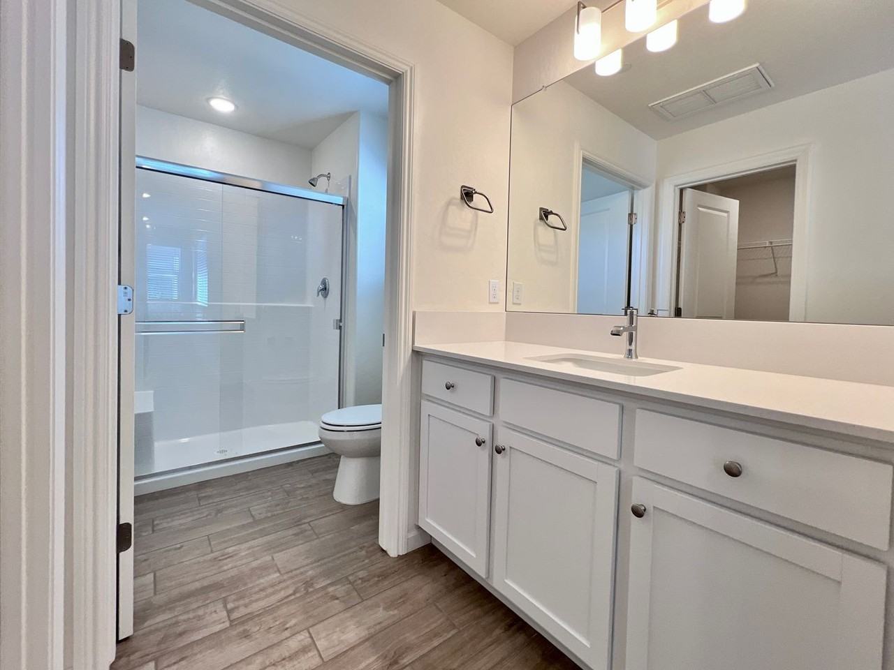 1526 Woodhill Ln - Photo 6 of 23