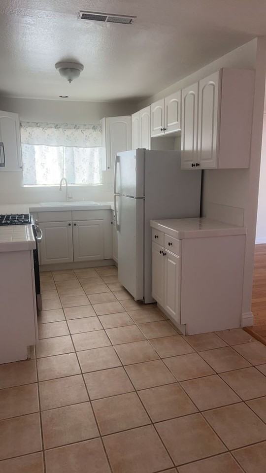 605 Flora Dr - Photo 6 of 29