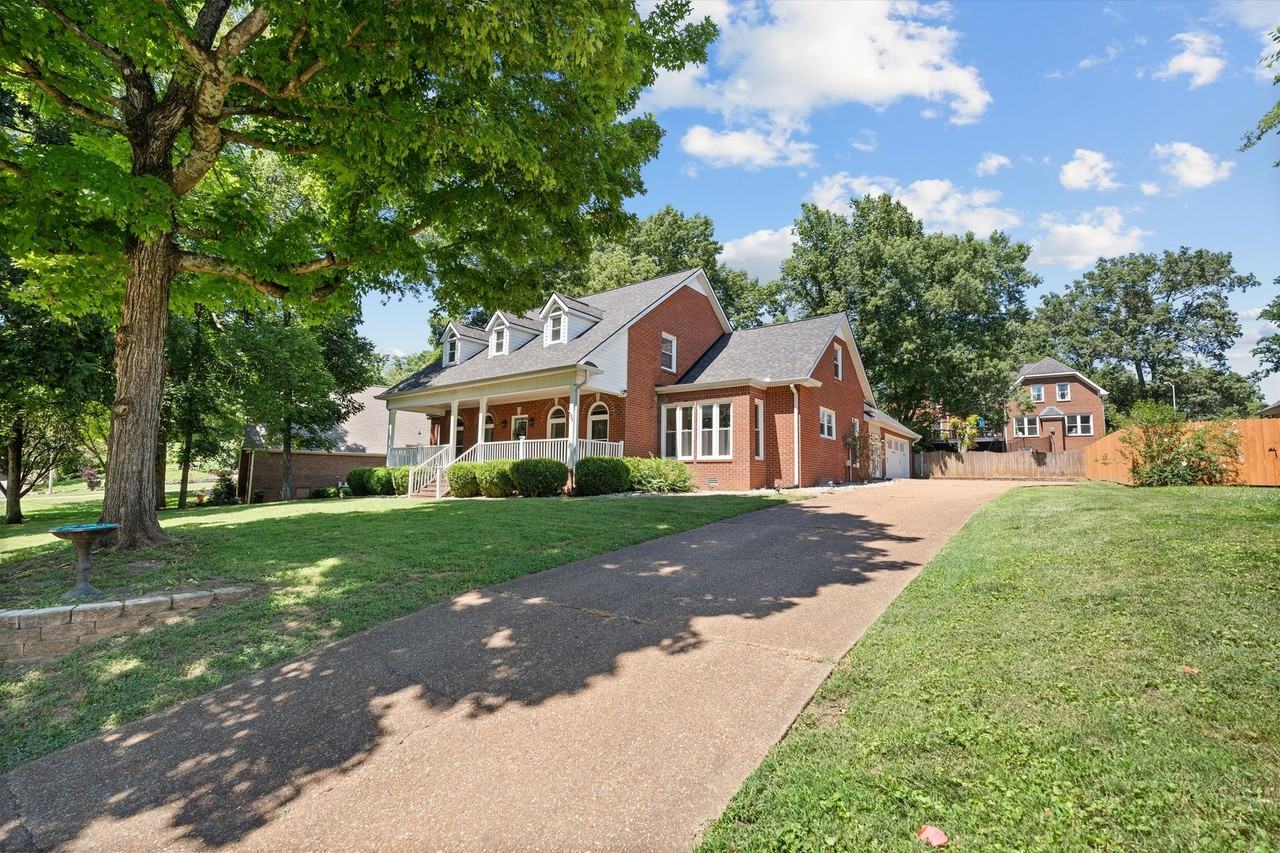 104 Oak Hill Dr - Photo 2 of 41