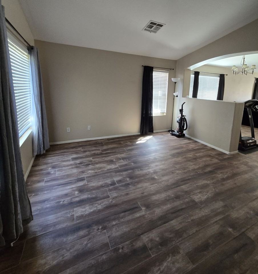 15843 W Washington St - Photo 2 of 12