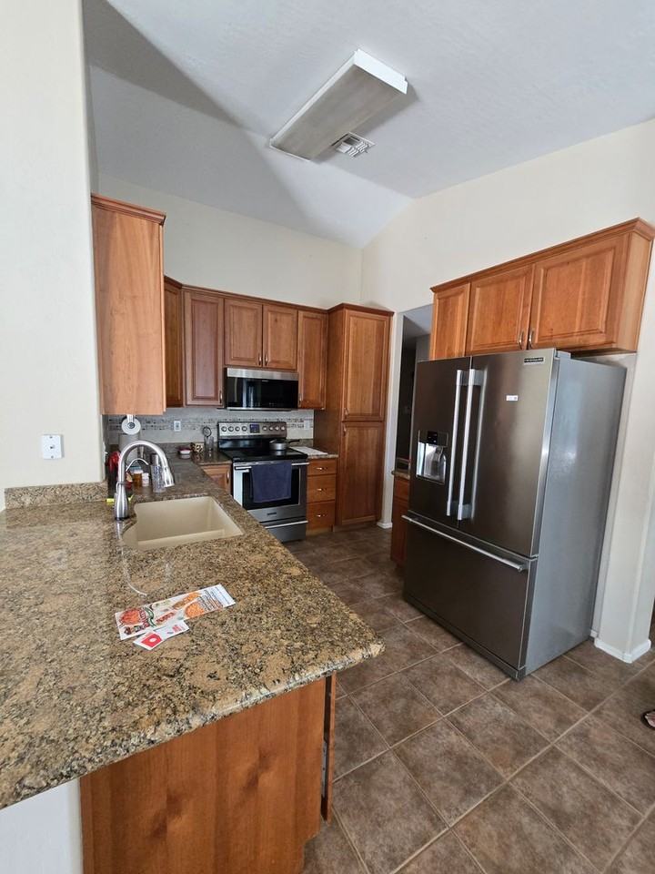 15843 W Washington St - Photo 4 of 12