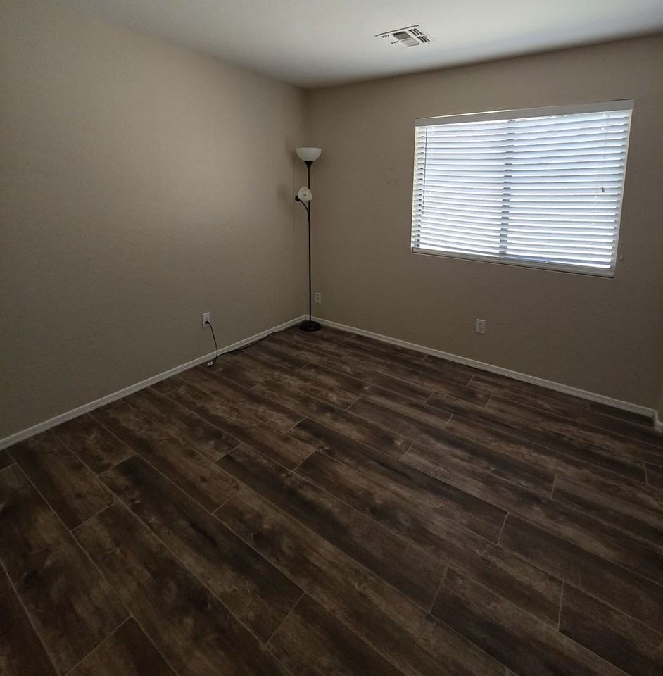 15843 W Washington St - Photo 7 of 12