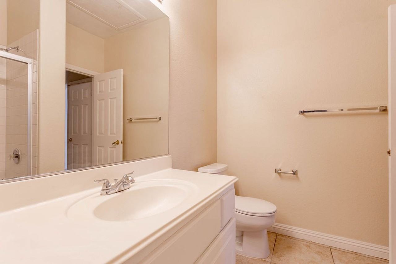 1407 Hometown Ave - Photo 5 of 37