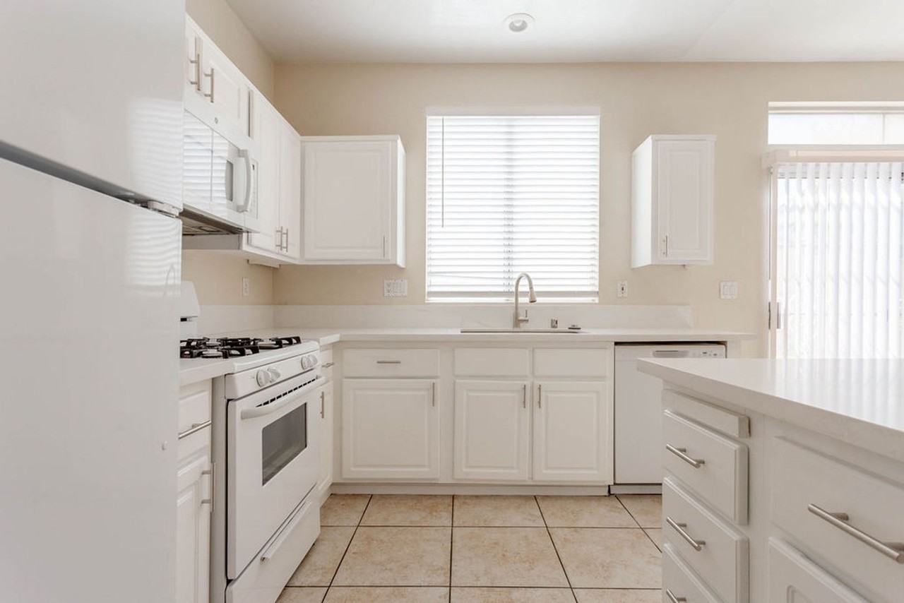 1407 Hometown Ave - Photo 6 of 37