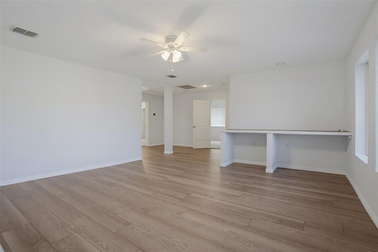 1402 Bradford Trace Dr - Photo 5 of 33