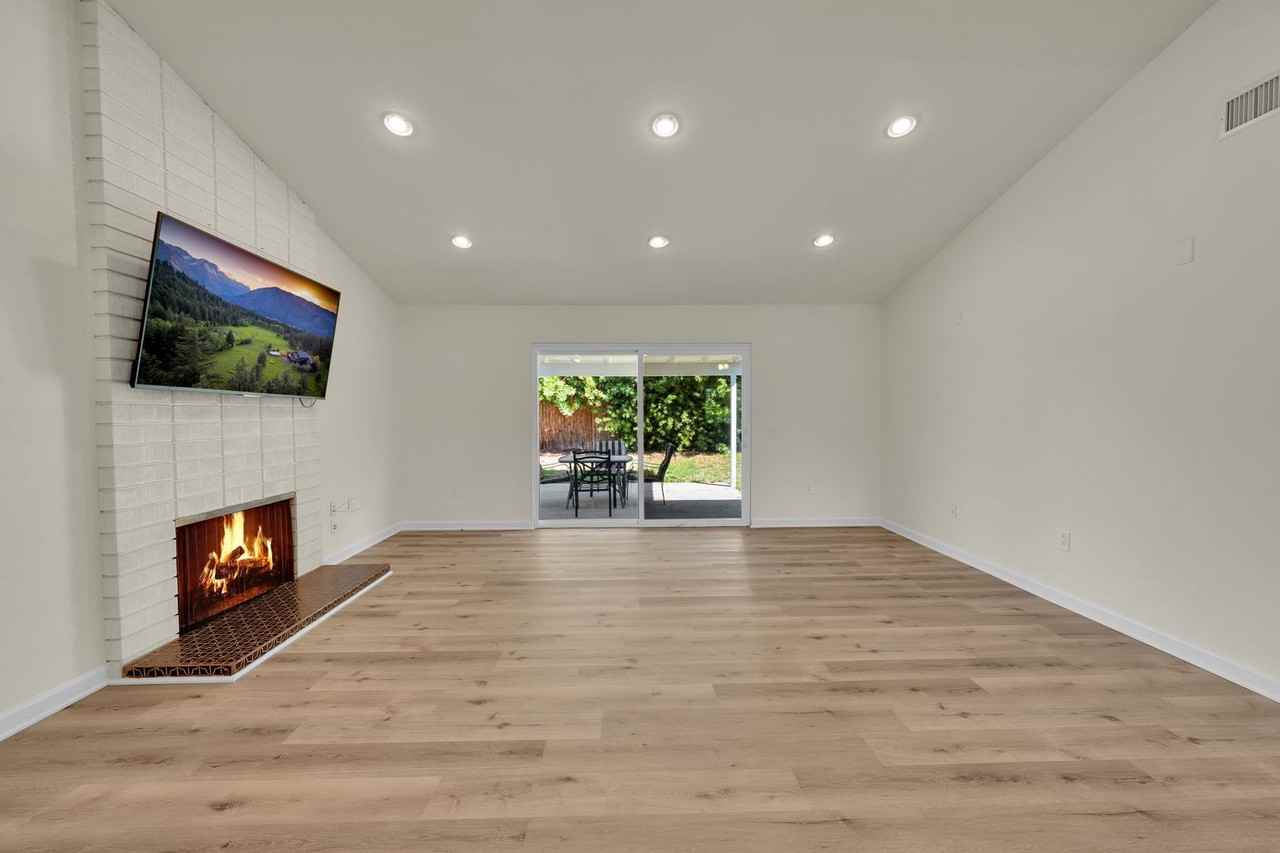 1114 N Ivy St - Photo 3 of 27