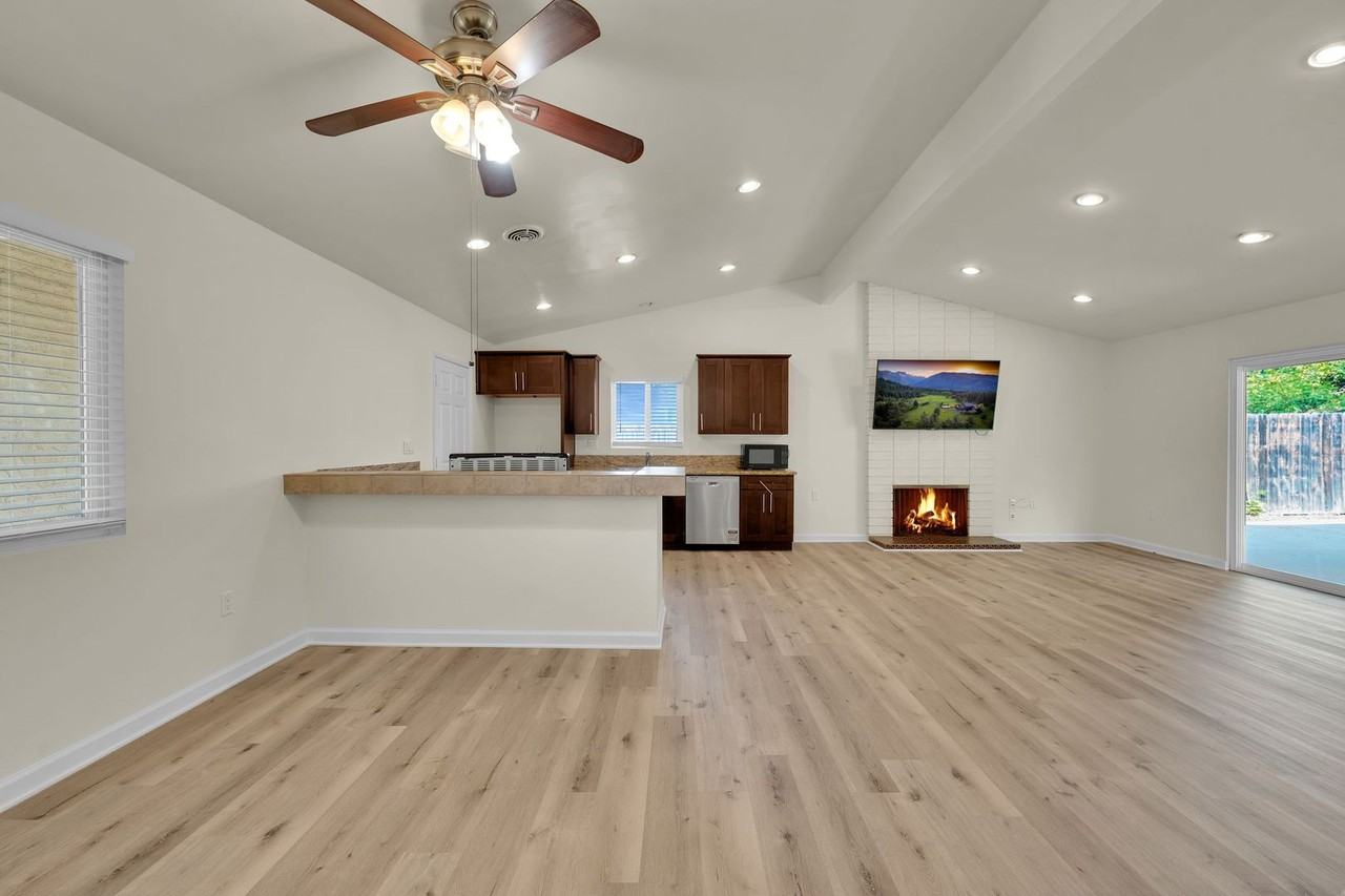 1114 N Ivy St - Photo 7 of 27
