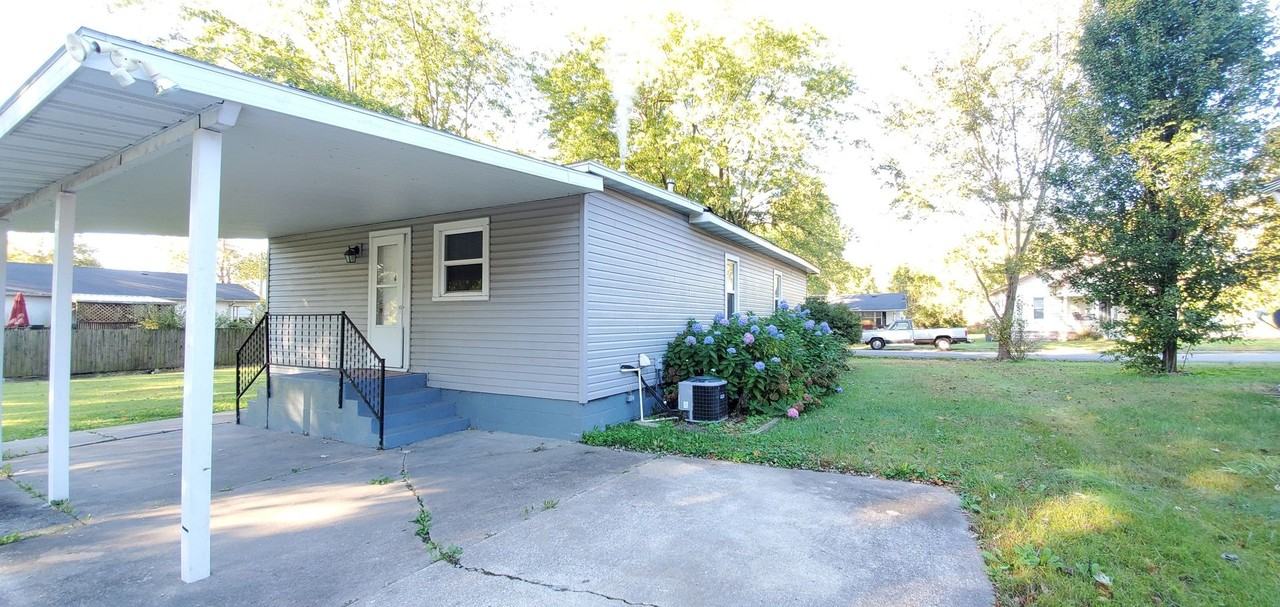 703 S Duncan St - Photo 2 of 10