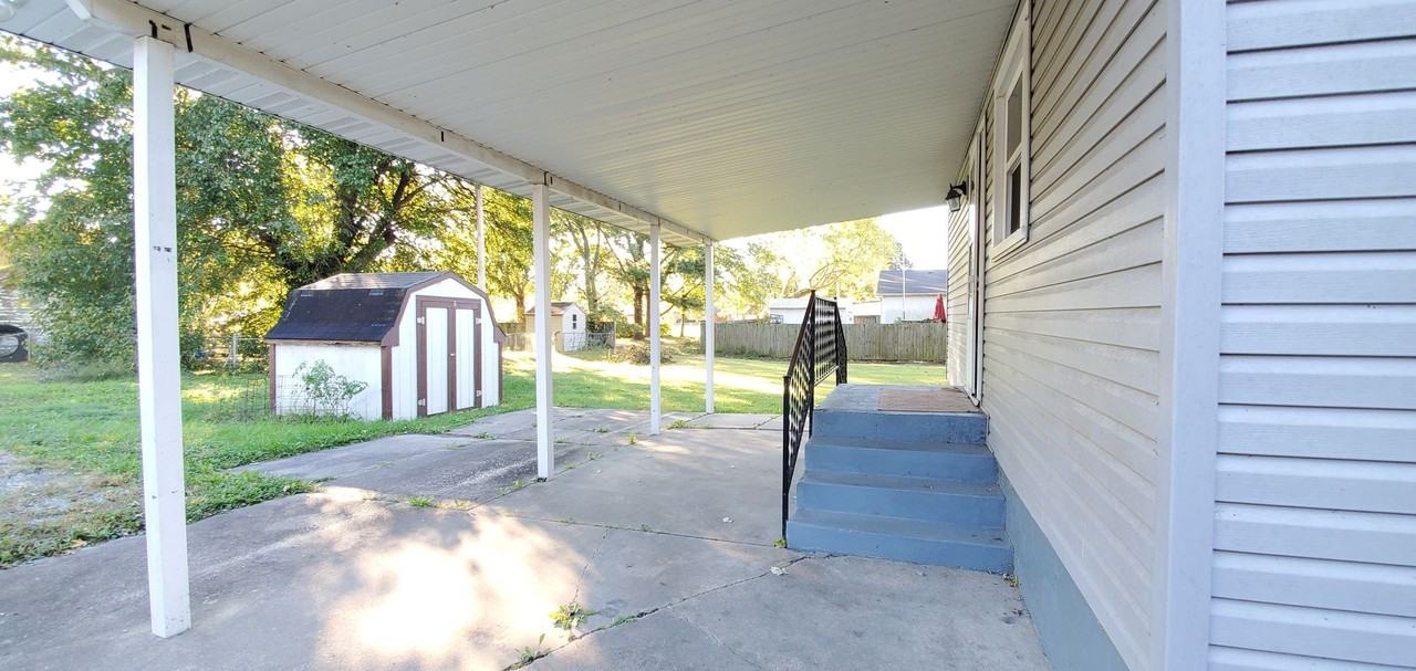 703 S Duncan St - Photo 3 of 10