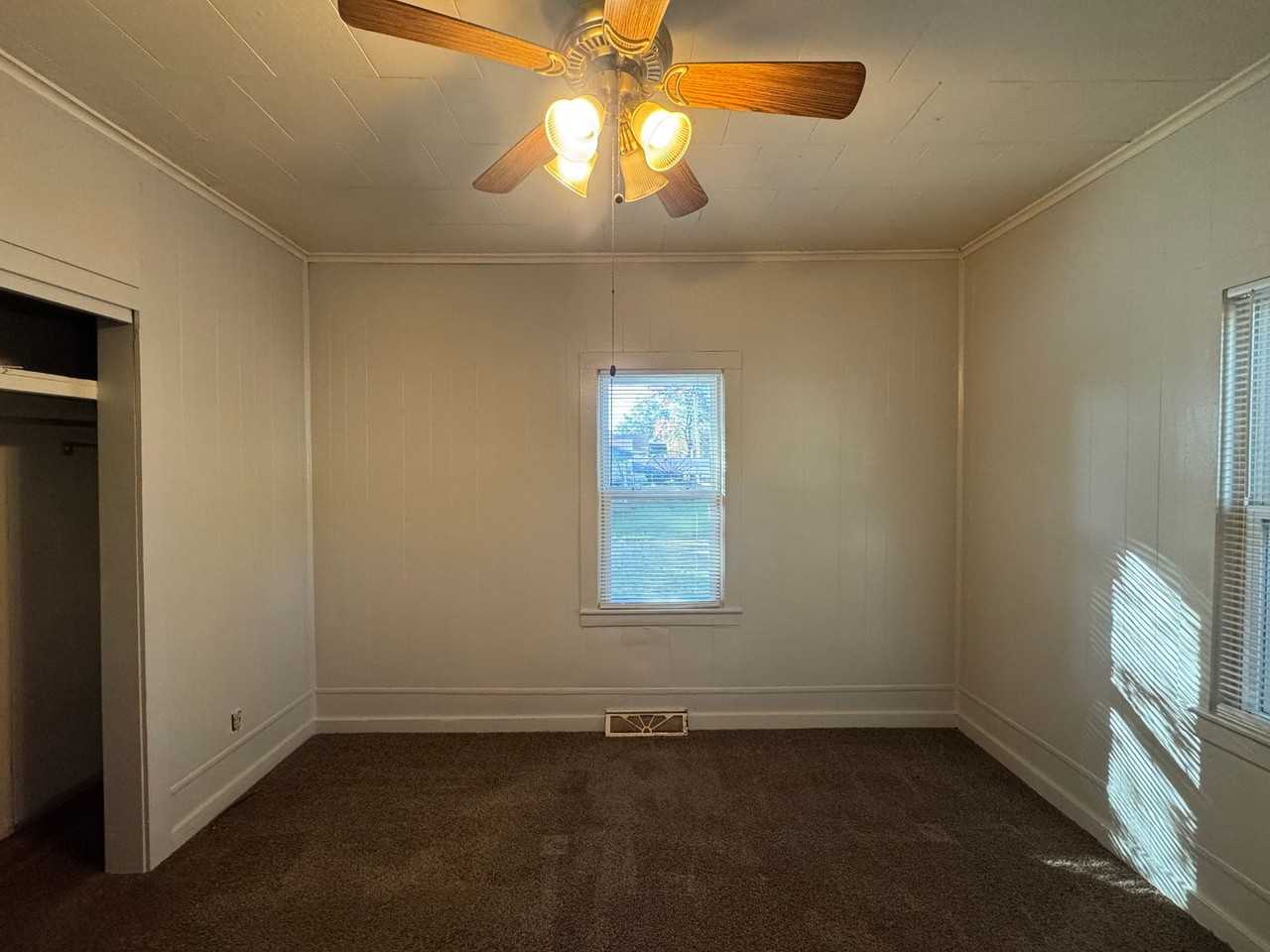 703 S Duncan St - Photo 7 of 10
