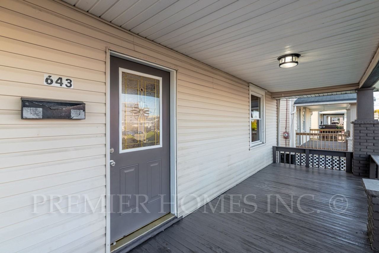 643 Forest Ave Sw - Photo 3 of 18