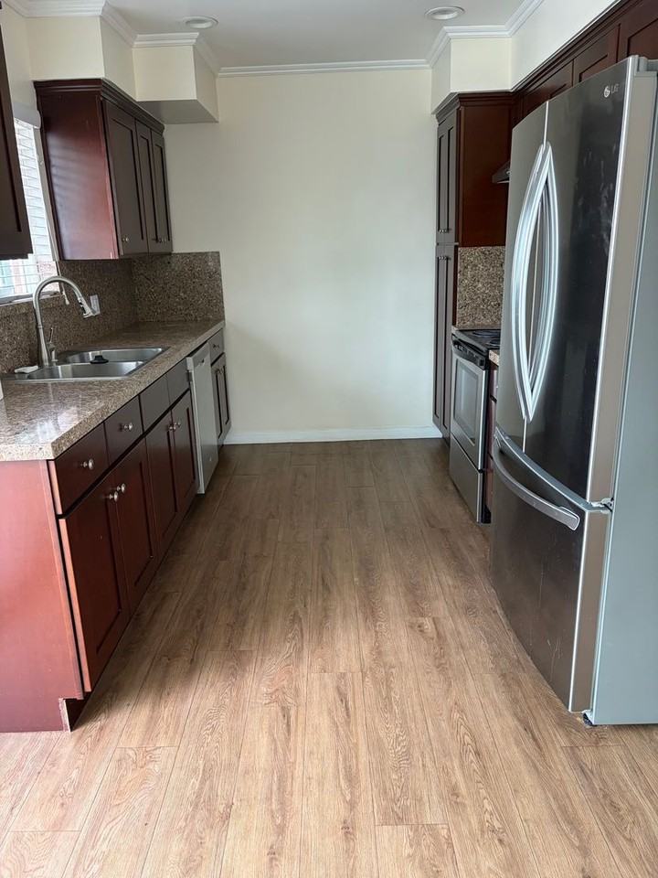 713 N Adams St #C - Photo 7 of 15