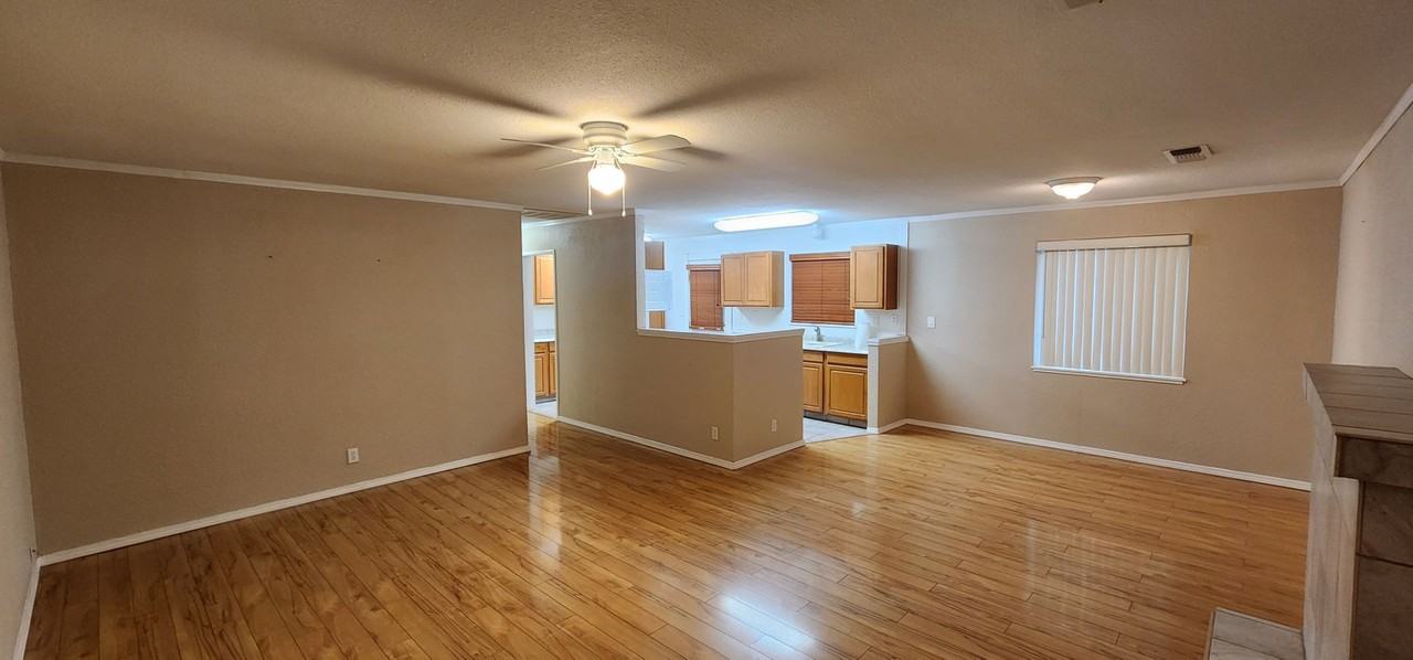 2145 Paris Ave - Photo 2 of 8