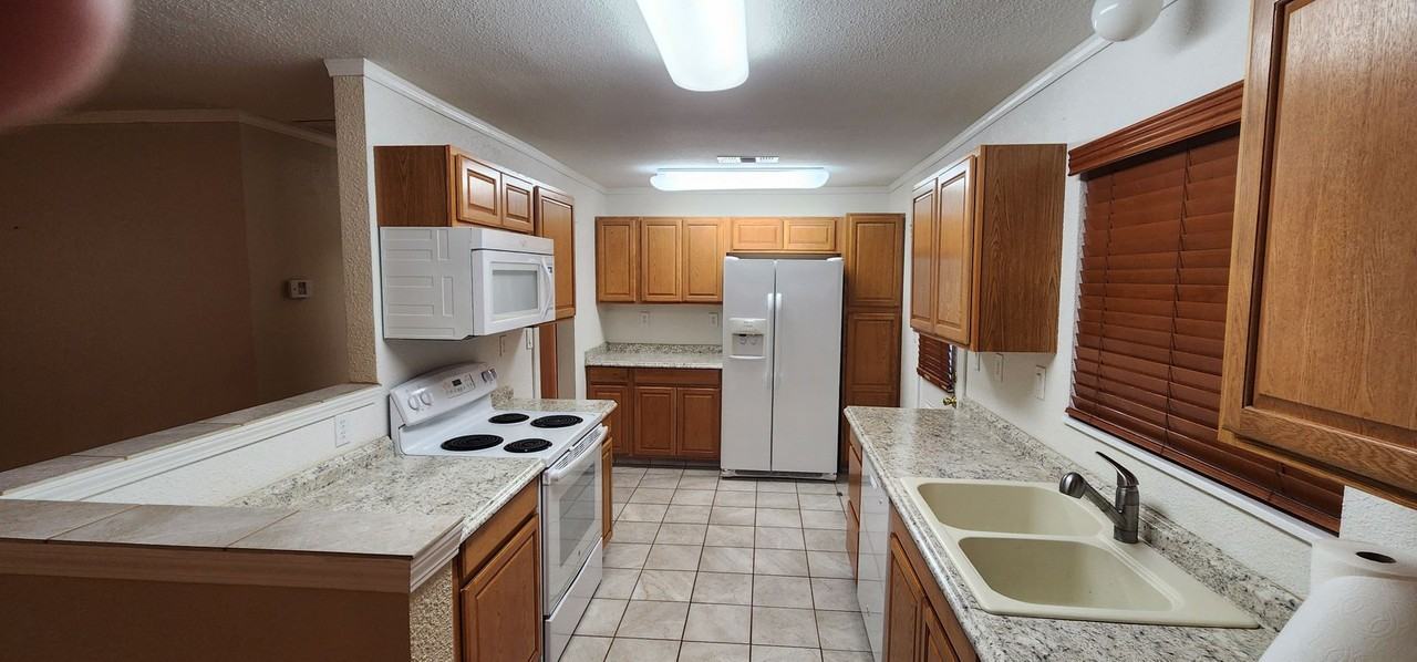 2145 Paris Ave - Photo 3 of 8