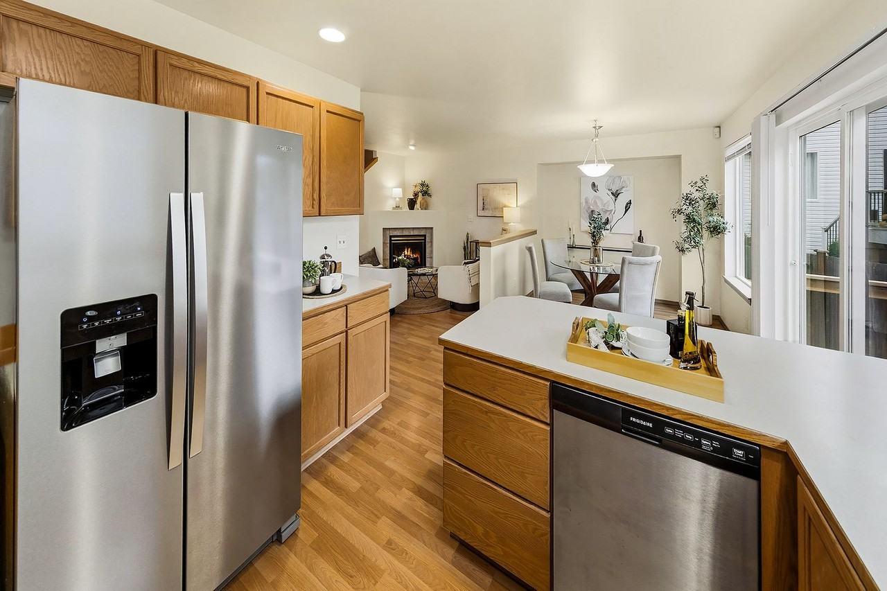 9508 17th Pl Ne - Photo 4 of 17